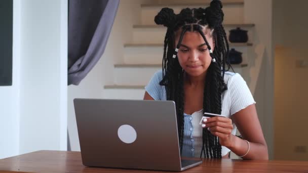 Prosperous Woman Using Laptop Credit Card Saving Time While Shopping — 비디오