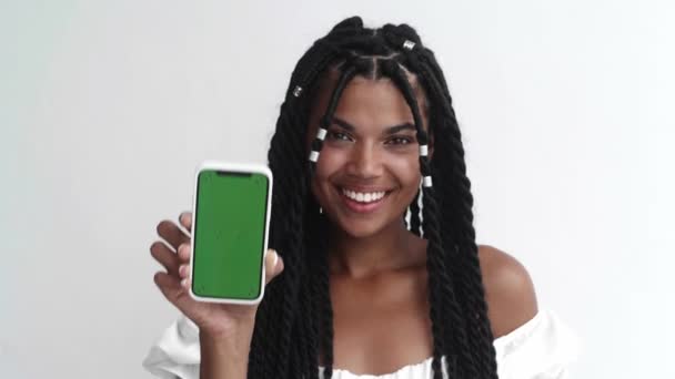 Attractive Smiling Woman Shows Smartphone Copy Space Text Mobile Application — Vídeo de Stock