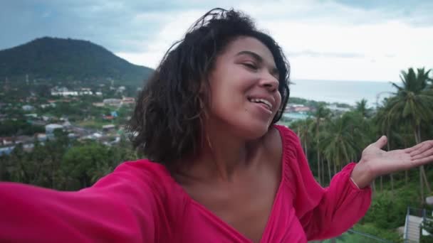 Cute Woman Talks Video Link Shows Beautiful Tropical Village Overlooking — Wideo stockowe