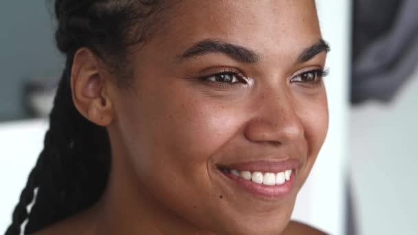 Emotional Portrait Confident Successful Young Woman Smiling Cute Toothy Smile — Vídeo de Stock