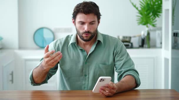 Otrávený Rozčilený Zoufalý Běloch Problémy Chytrým Telefonem Zlobí Nehodu Mobilní — Stock video