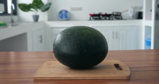 Close Wet Fresh Ripe Green Watermelon Wooden Cutting Board Kitchen — Stock Video