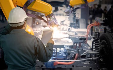 Dijital imalat, Mühendis kontrol ve kontrol robotik otomatik silah makinesi akıllı fabrika otomotiv endüstrisi izleme sistemi yazılımı ile.