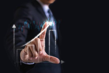 Parmak dokunuşu sembolü olan hisse senedi grafiği ve grafiği kullanan işadamı, konsept büyüme ve kalkınma iş yatırımları, borsa planı ve borsa dalgalanmaları yapan borsa ve strateji
