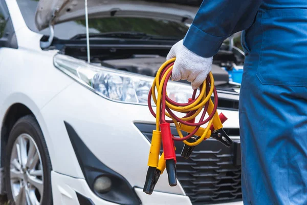 Technician Man Charging Battery Car Electricity Trough Jumper Cables Service — 스톡 사진