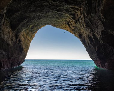 Uno de las cuevas que puedes visitar en el algarve- Portekiz.