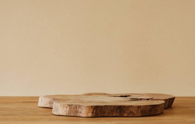 Tahta masaya ahşap bir dilim koy ve boşluğu kopyala