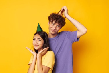 Sevgililer günü arkadaşlığı kucaklıyor.