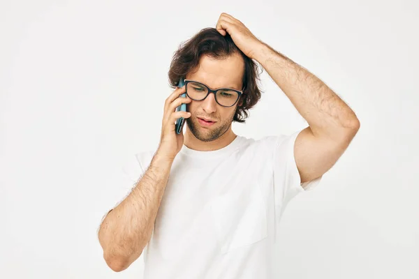 Przystojny mężczyzna telefon komunikacja ręka gest styl życia bez zmian — Zdjęcie stockowe