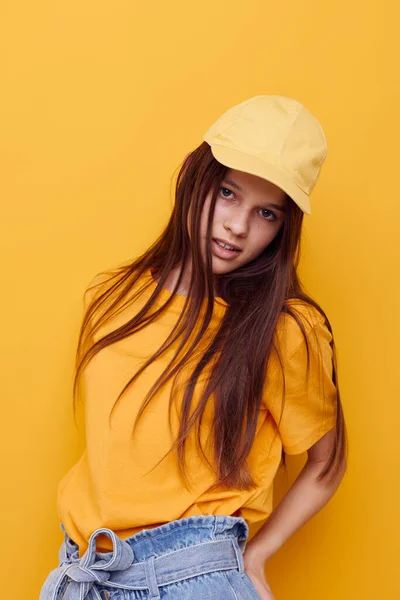 Bela mulher mão gesto emoções verão estilo isolado fundo — Fotografia de Stock