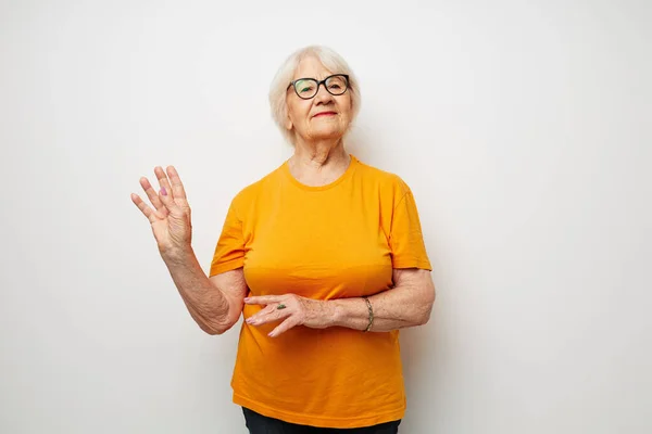 Portrét staré přátelské ženy zdraví životní styl brýle léčba izolované pozadí — Stock fotografie
