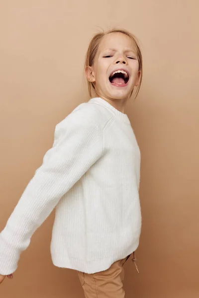 Klein meisje kinderen stijl emoties leuk jeugd ongewijzigd — Stockfoto