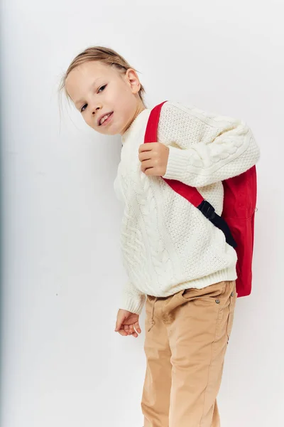 Pretty young girl school backpack with a hat on his head isolated background — Stock fotografie