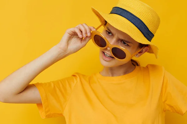 Optimistic young woman in a yellow hat Youth style casual wear in sunglasses Lifestyle unaltered — Stockfoto