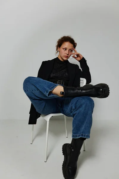 Pretty woman sitting on a chair in a black jacket fashion posing Lifestyle unaltered — стоковое фото