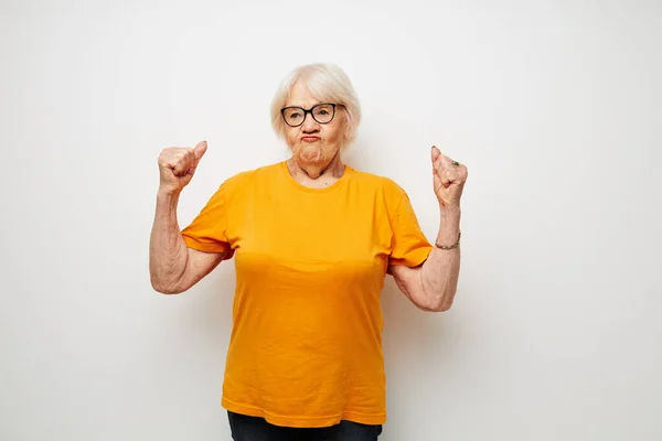 Photo of retired old lady in casual t-shirt and glasses close-up — Stock Photo, Image