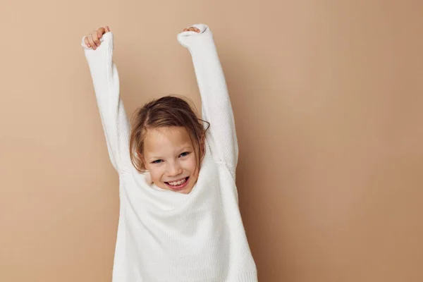 Schattig meisje kinderen stijl emoties leuk geïsoleerde achtergrond — Stockfoto