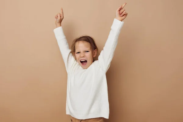 Mooi jong meisje vreugde poseren emoties mode geïsoleerde achtergrond — Stockfoto