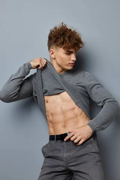 Handsome young man posing inflated torso model Lifestyle unaltered — Zdjęcie stockowe