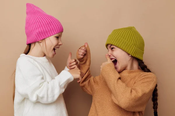 Smiling little girls in hats studio childhood — Φωτογραφία Αρχείου
