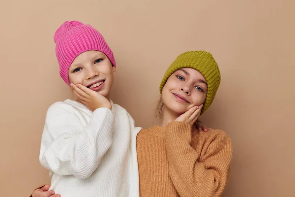 Smiling little girls in hats studio childhood — Φωτογραφία Αρχείου