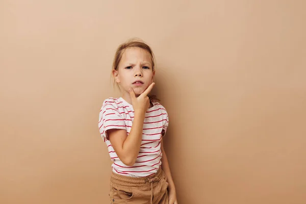 Cute little girl w paski t-shirt emocji — Zdjęcie stockowe