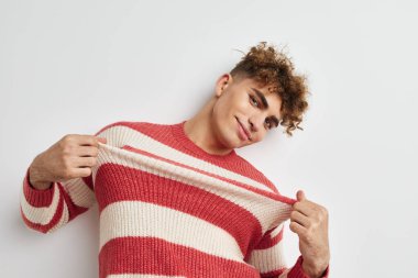 Çekici erkek el hareketi, izole edilmiş eğlenceli bir geçmiş.