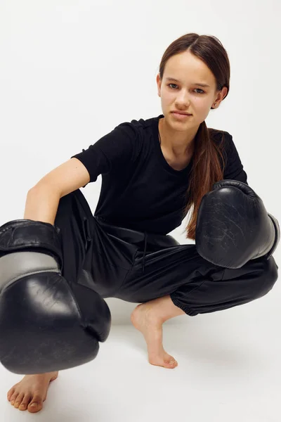 Beautiful girl boxing black gloves posing sports fitness training — Stock Photo, Image