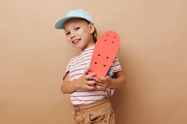 Pretty young girl with a childrens skateboard in hand smile Lifestyle unaltered — Stock Photo, Image