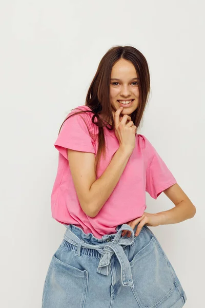 Fotografie mooie vrouw in stijlvolle kleding poseren emoties bijgesneden uitzicht — Stockfoto