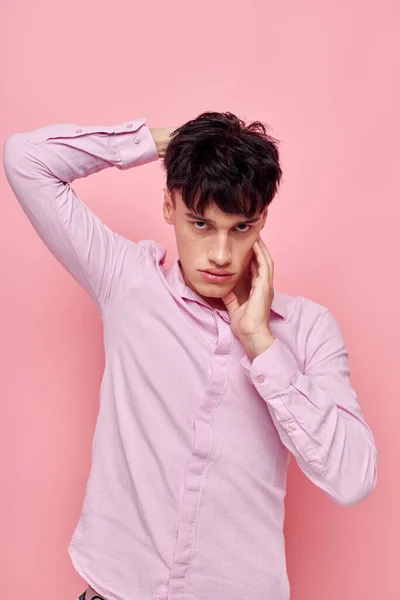 Photo of romantic young boyfriend in a pink shirt gesturing with his hands Lifestyle unaltered — Stock fotografie