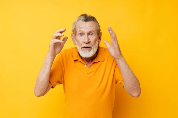 Retrato anciano con una barba gris emoción gestos manos vista recortada —  Fotos de Stock