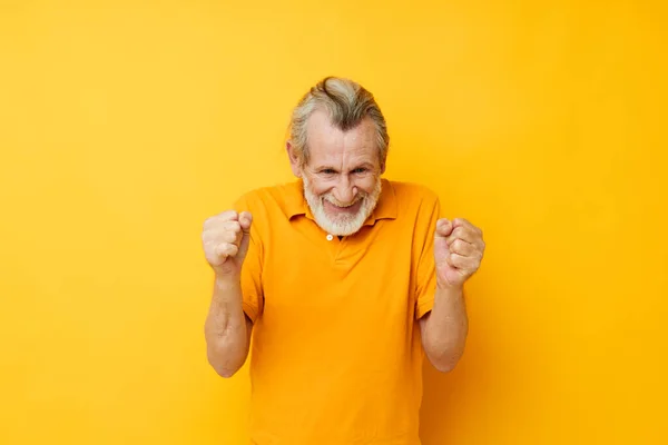 Retrato anciano con una barba gris emoción gestos manos vista recortada — Foto de Stock