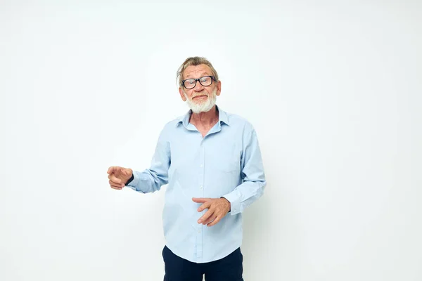 Photo of retired old man in blue shirts gestures with his hands cropped view — Stock fotografie