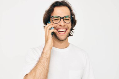 İnsan telefonu iletişimi el hareketi izole edilmiş arkaplan