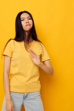 Çekici genç Asyalı kadın duyguları sorun yaratıyor. Stüdyo modeli değişmedi.