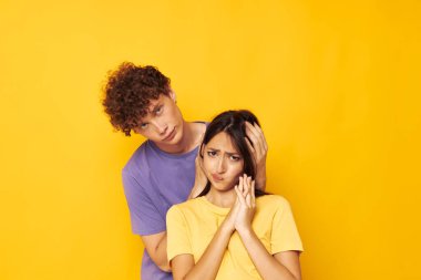 Gençlerin Arkadaşlık pozu stüdyo kayıtlarında bir değişiklik yok.