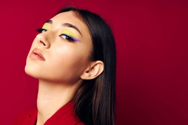 Güzel esmer çekici görünüş çekici kozmetik moda stüdyo modeli değişmemiş.