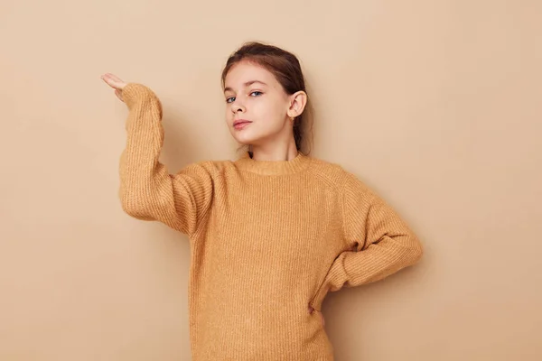 Söt ung flicka barn stil känslor kul Livsstil oförändrad — Stockfoto