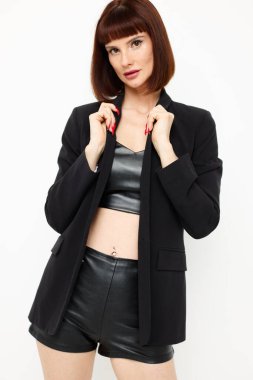 fotoğraf güzel kadın çekici bakış siyah ceket poz moda değiştirilmemiş yaşam tarzı