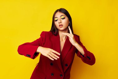 Makyaj gülüşü. Geçmişi değiştirilmemiş.