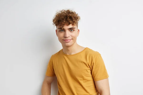 Attraktiv man mode casual bära modern stil Livsstil oförändrad — Stockfoto