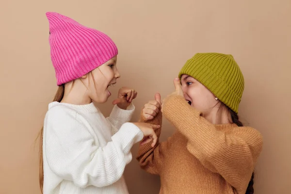 Two little cute girls fun posing fashion — 图库照片