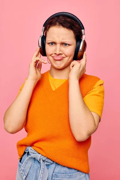Funny girl grimace headphones entertainment emotions music cropped view unaltered — Stock Photo, Image