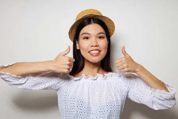 亚洲漂亮女孩时尚女装帽子时尚工作室模特 — 图库照片