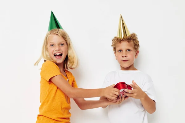 Girl giving a gift to a boy birthday surprise — Stockfoto