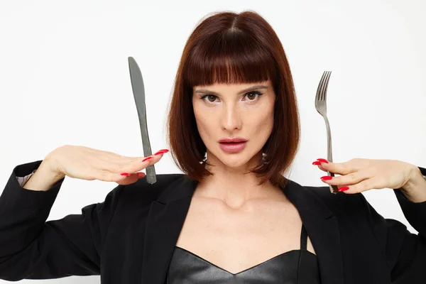 Foto vacker kvinna kniv och gaffel i händerna känslor poserar isolerad bakgrund — Stockfoto