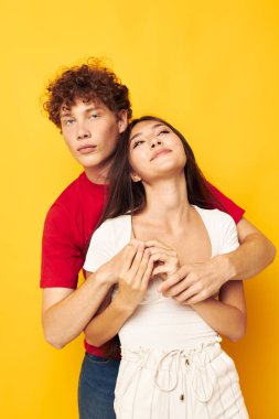 Gençlerin arkadaşlığı birbirine sarılıyor. Hayat tarzında değişiklik yok.