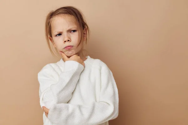 Schattig meisje kinderen stijl emoties leuk geïsoleerde achtergrond — Stockfoto