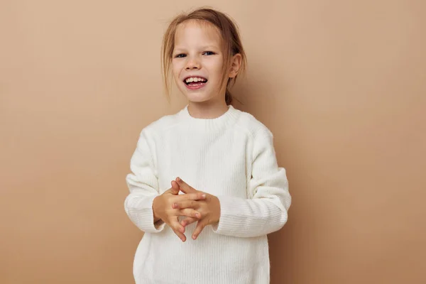 Retrato de niña feliz sonriente niños estilo emociones diversión infancia inalterada — Foto de Stock